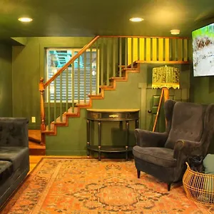 https://heart-of-woodstock-10-min-walk-to-reed-new.portland-hotels.info